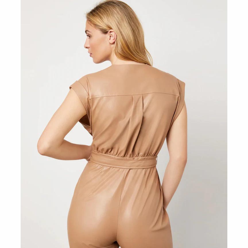 Combinaison ceinturée en similicuir marron pour femme