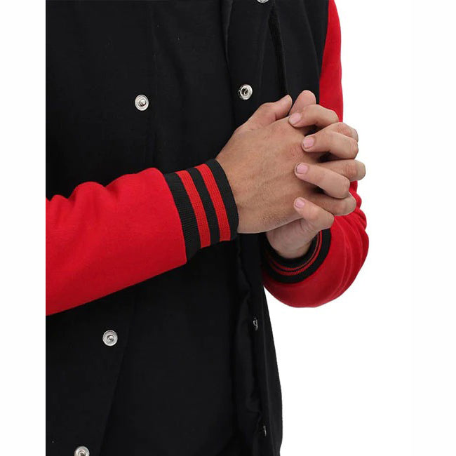 Veste de baseball à capuche rouge et noire