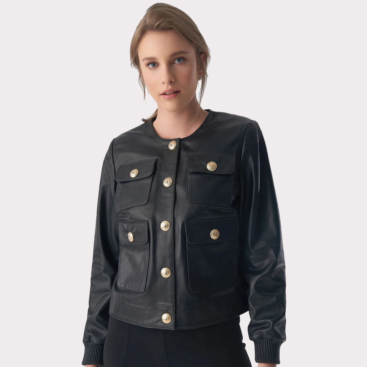 Veste en cuir noir cloutée chic pour femme