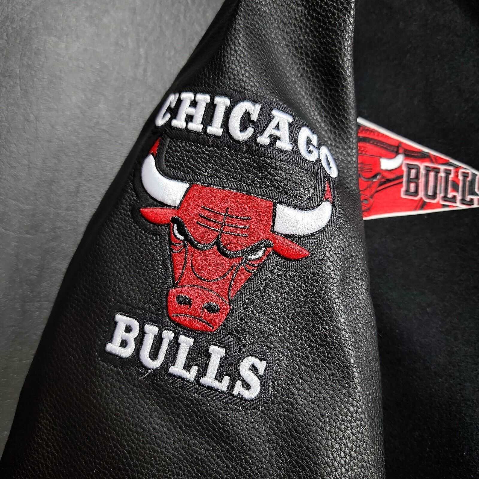 Veste en cuir et laine universitaire pour homme des Chicago Bulls