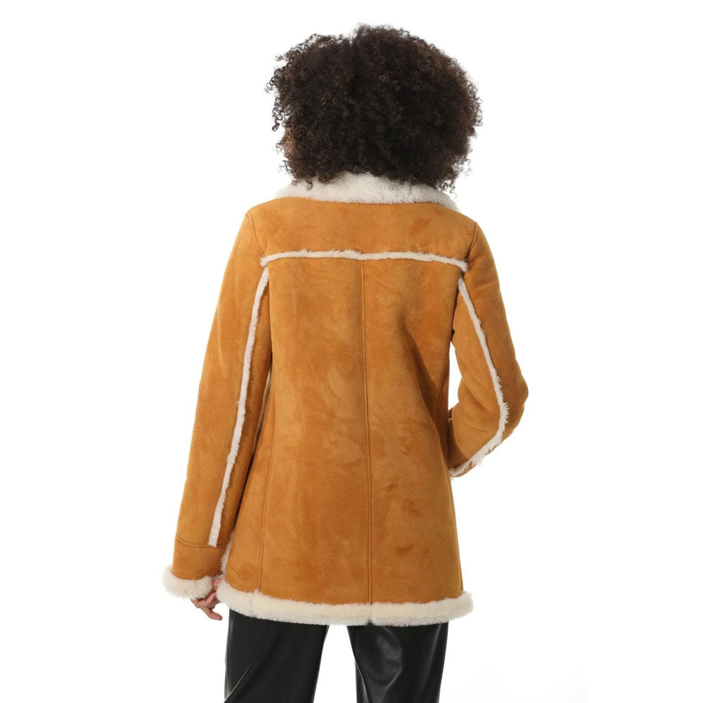 Manteau en peau de mouton retournée en daim beige avec fourrure blanche pour femme