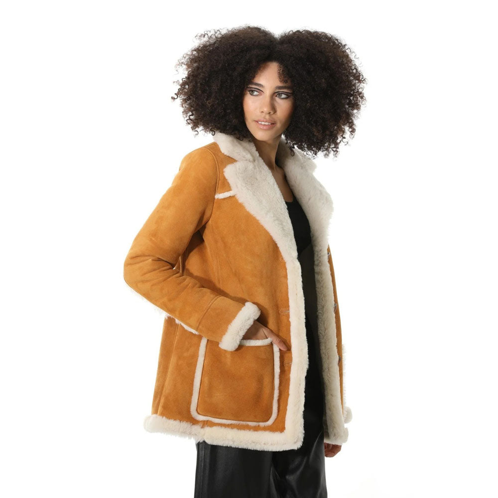 Manteau en peau de mouton retournée en daim beige avec fourrure blanche pour femme