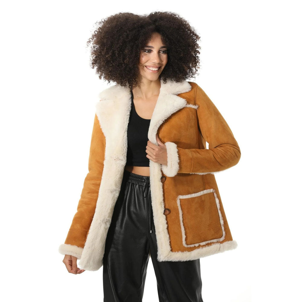 Manteau en peau de mouton retournée en daim beige avec fourrure blanche pour femme