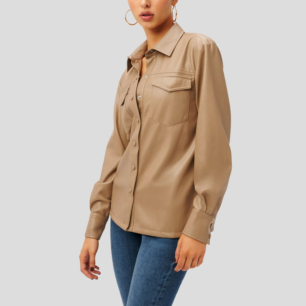 Chemise boutonnée en similicuir pour femme en caramel chaud