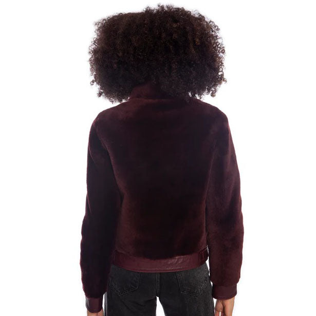 Veste courte en peau de mouton bordeaux pour femme