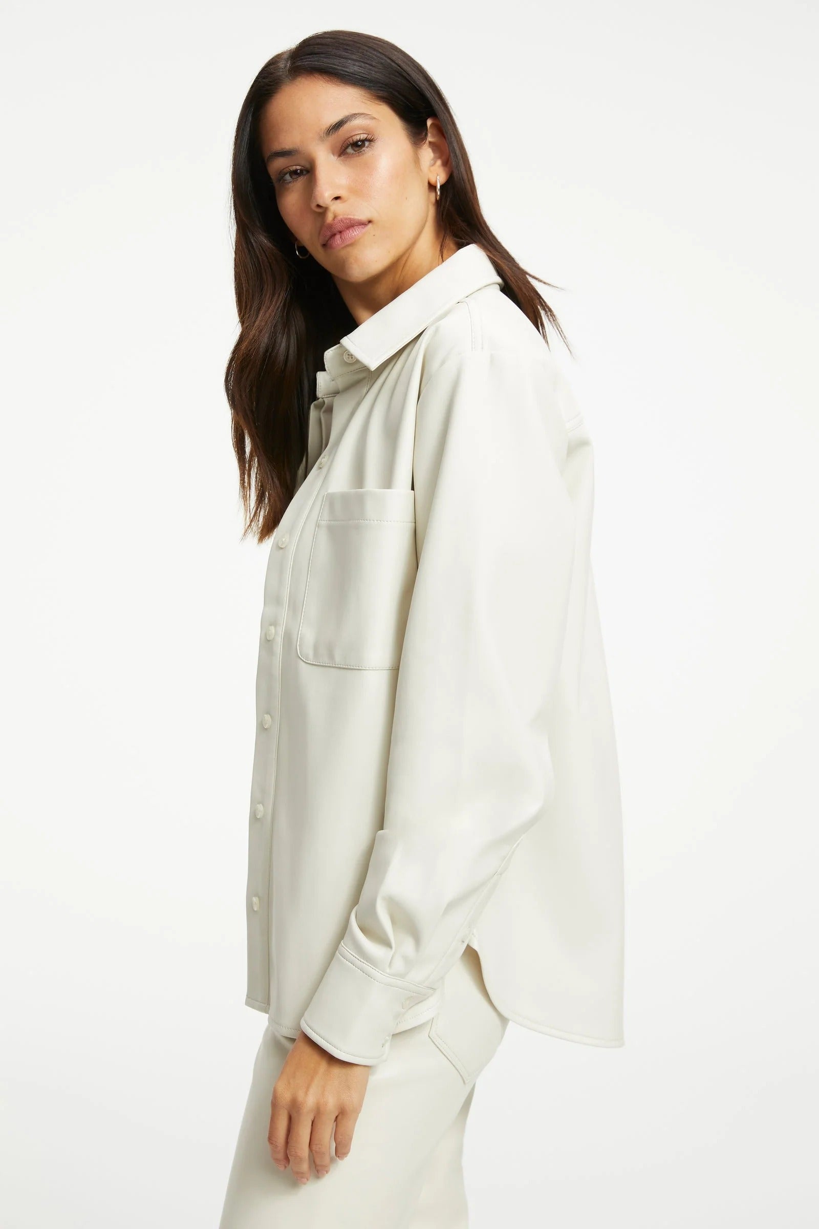 Chemise en cuir blanche à manches longues pour femme